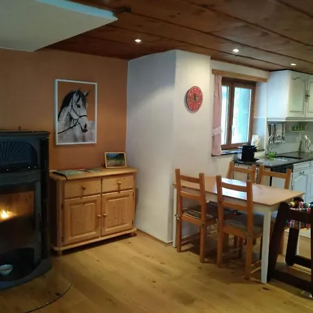 公寓 Huebsche 2-zimmer-wohnung In Umgebauten By Interhome *